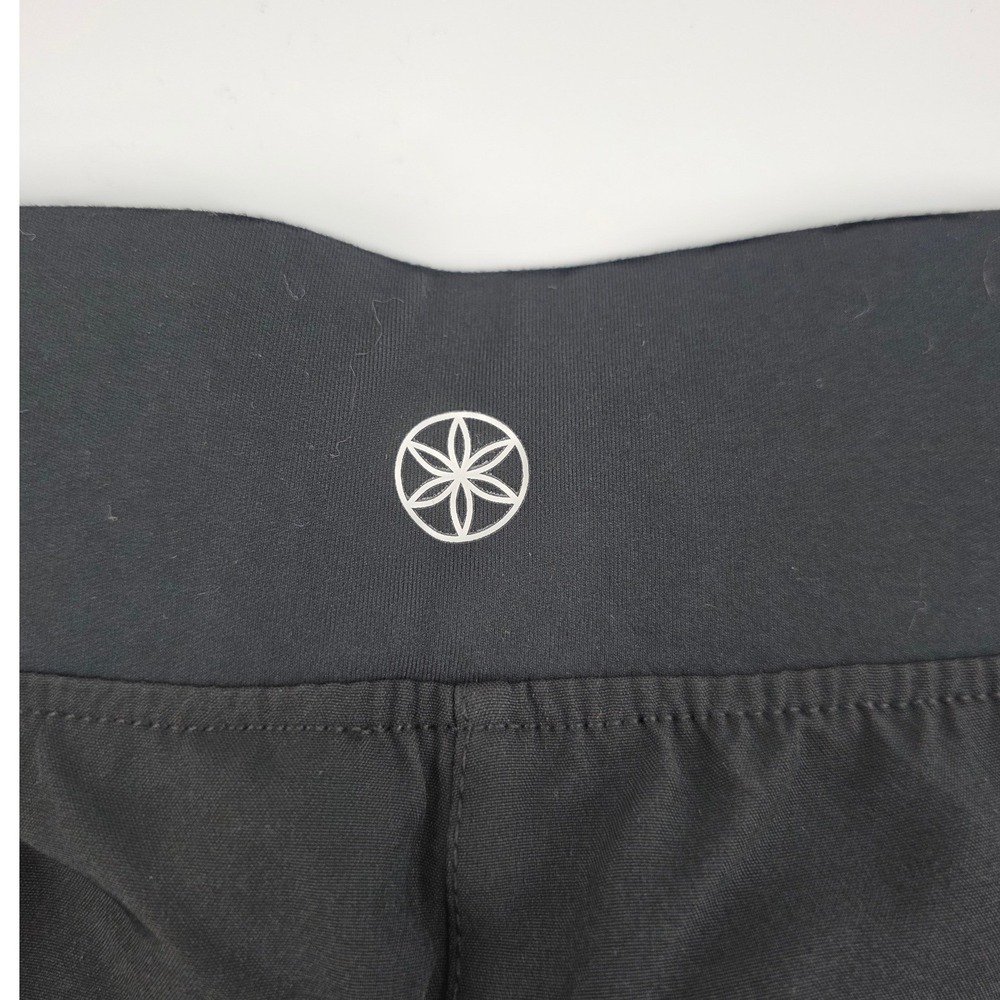 NWT Gaiam Womens Black Shorts Size Large Pull-On 7" Inseam Pockets Lightweight - Picture 6 of 11